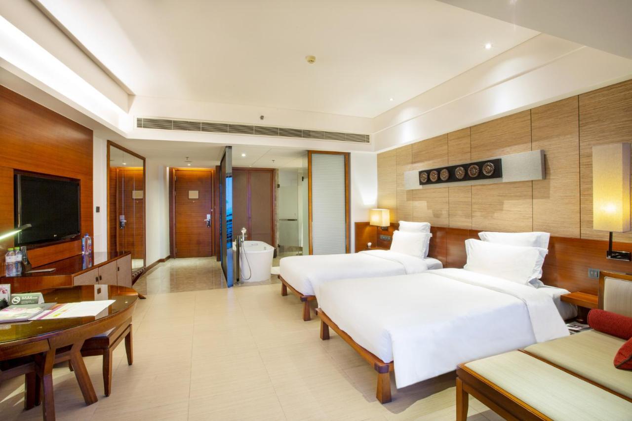 Pullman Oceanview Sanya Bay Resort & Spa Екстериор снимка