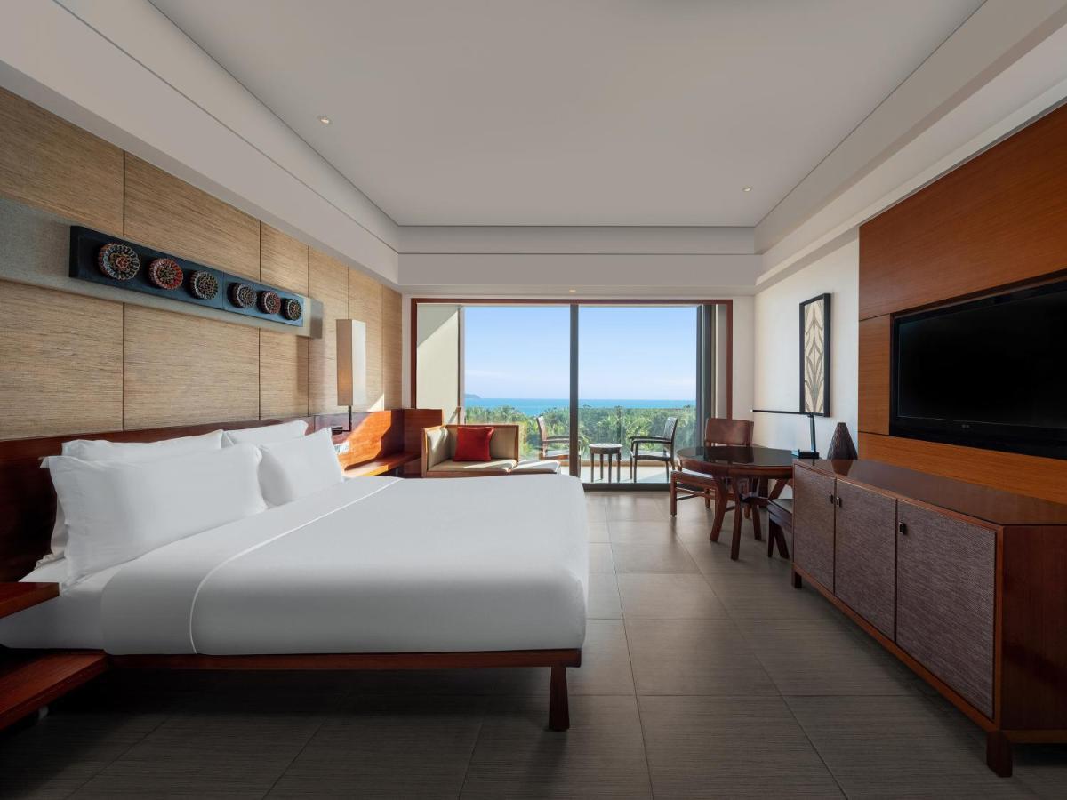 Pullman Oceanview Sanya Bay Resort & Spa Екстериор снимка