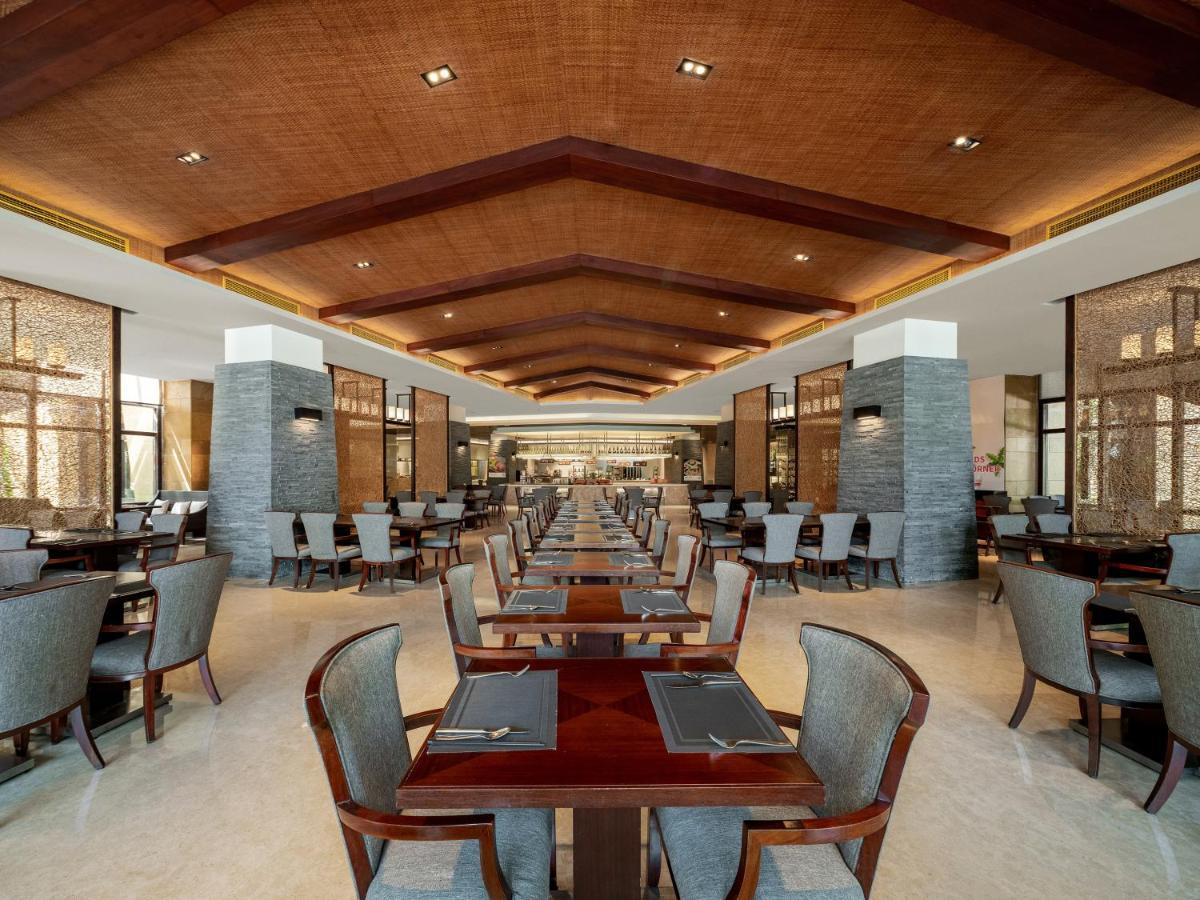 Pullman Oceanview Sanya Bay Resort & Spa Екстериор снимка