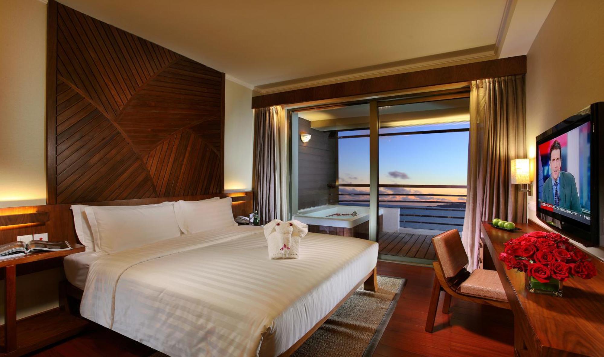 Pullman Oceanview Sanya Bay Resort & Spa Екстериор снимка