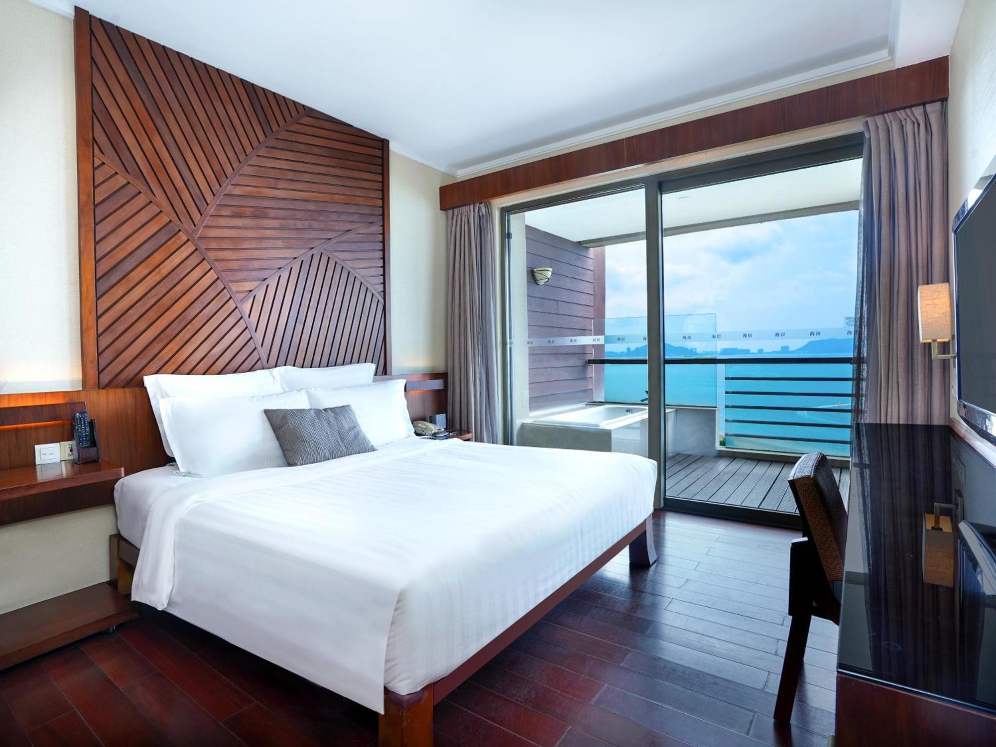 Pullman Oceanview Sanya Bay Resort & Spa Екстериор снимка